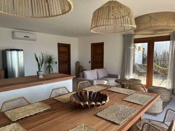 Imagem 2 de Casa com vista para o mar, piscina e varanda, com arquitetura rústica em Icaraizinho de Amontada